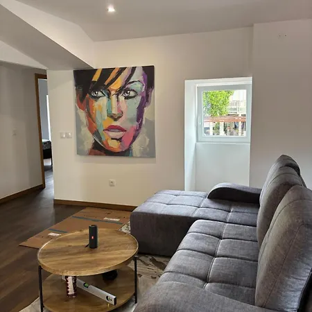 Casa Renovada E Moderna A 1Km Do Centro Vila Melagaco بيت للعطل